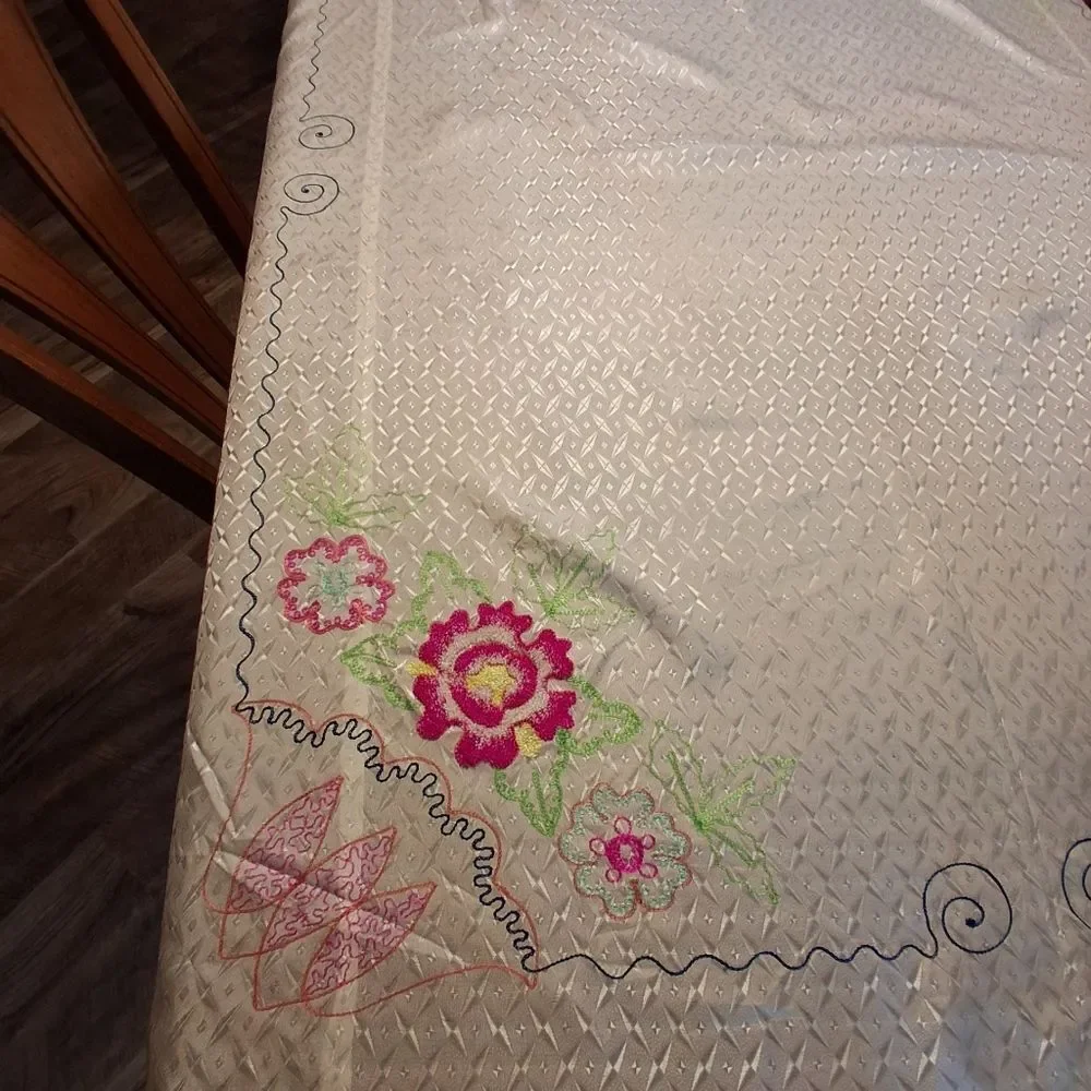 White silk patterened 68